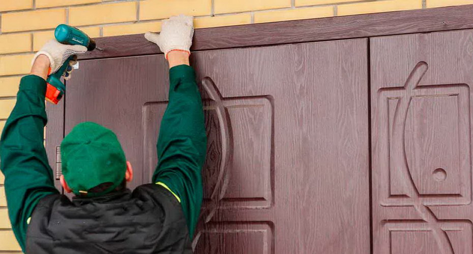 Как оформить откосы входной двери: 5 способов